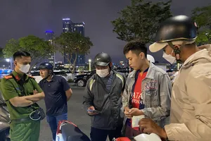 911 Đà Nẵng hoá trang, xuyên đêm xử lý các thanh thiếu niên 'ở nhà cháu ngoan lắm'