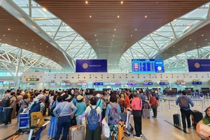 Lần đầu tiên tại Việt Nam, làm thủ tục hàng không hoàn toàn tự động