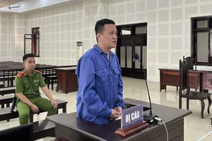 Tham ô tiền tỉ để ‘nướng’ vào cờ bạc