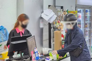 Người đàn ông nước ngoài vờ mua hàng để chiếm đoạt tài sản