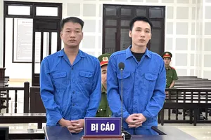 Thấy người yêu cũ nhậu với trai lạ, người đàn ông liền lái xe đâm vào