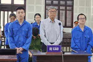 Cựu Hiệu trưởng Trường Đại học Bách khoa Đà Nẵng và thuộc cấp hầu toà 