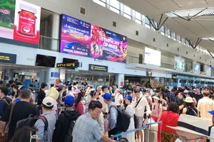 Một hành khách tung tin có lựu đạn khi máy bay sắp cất cánh