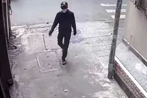 Kẻ trộm vào nhà 'né' hệ thống camera lấy đi 8 lượng vàng