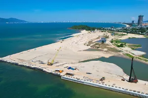 Thi công Khu du lịch sinh thái Nam Ô khiến bờ sông bị xâm thực nghiêm trọng