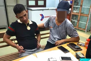 Hàng chục trinh sát vây bắt ‘bố già’ cùng nhiều ma tuý các loại