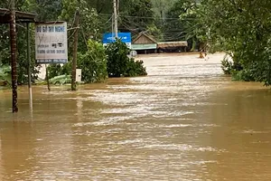 Nhiều khu vực miền núi ở Đà Nẵng bị ngập sâu do mưa lớn