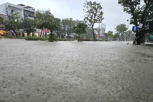 Nhiều nơi ở Đà Nẵng ngập sâu từ 30 đến 80 cm