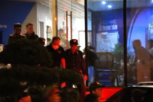 Công an đưa giám đốc Công ty tài chính GFDI về trụ sở sau 6 tiếng khám xét khẩn cấp