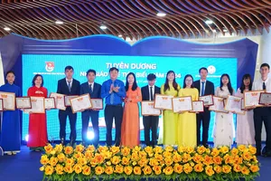 Đà Nẵng tôn vinh giảng viên, giáo viên trẻ và học sinh tiêu biểu