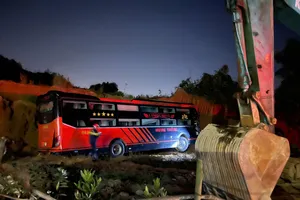 Cứu hộ 22 người trong vụ tai nạn xe khách ở Đà Nẵng