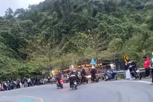 Nhóm thanh thiếu niên Huế và Đà Nẵng mang hung khí lên đèo Hải Vân đánh người