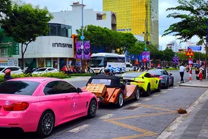 Phạt tổng cộng 167 triệu đồng vụ siêu xe nối đuôi vượt đèn đỏ ở Đà Nẵng