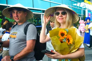 Những du khách Kazakhstan đầu tiên đến trải nghiệm du lịch Đà Nẵng