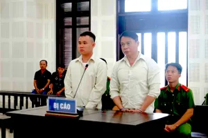 Bình tĩnh gửi “hàng” qua nhà xe nhưng không thể qua mặt được công an