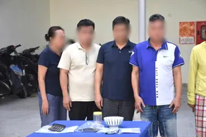 Tụ điểm đánh bạc ẩn sau gara sửa ô tô ở Đà Nẵng