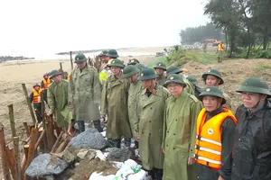 Chủ tịch tỉnh Hà Tĩnh chỉ đạo ứng phó áp thấp nhiệt đới sau bão số 5