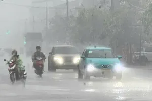 Mưa lớn kèm gió to đổ bộ Hà Tĩnh trước thềm bão số 6