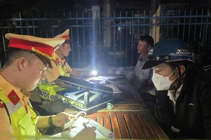 Hàng trăm cảnh sát đồng loạt ra quân xử lý nồng độ cồn ở Quảng Trị