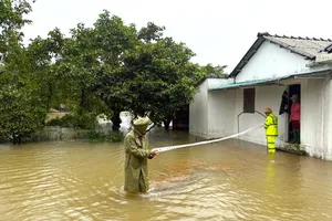Hoàn lưu bão Thần Gió gây mưa lớn, nhiều nơi ở Quảng Trị ngập lụt