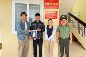 Bất ngờ nhận hơn 800 lần chuyển tiền vào tài khoản