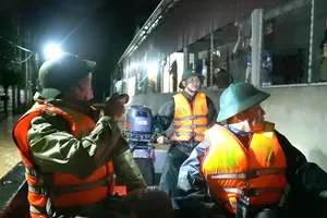 Hàng trăm người dân chạy lũ trong đêm ở Cam Lộ