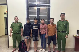 2 em nhỏ trốn gia đình, bắt xe ra Hà Nội theo lời chào trên Facebook