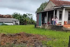 Đạn pháo sót lại sau chiến tranh bất ngờ phát nổ ở ruộng lúa