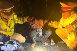 CSGT chặn bắt nghi phạm hiếp dâm đang trên đường bỏ trốn