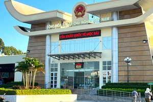 Hơn 30 cảnh sát đón lõng ổ lừa đảo nghìn tỉ khi vừa về Việt Nam