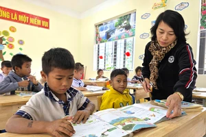 Để học sinh vùng biên giới không bỏ học