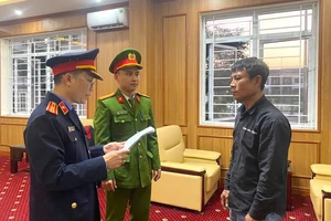 2 vợ chồng ở Quảng Trị đến công an Hà Tĩnh đầu thú vì buôn bán pháo lậu