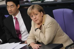 Ông Philipp Roesler thời kỳ còn làm Phó thủ tướng nước Đức đang ngồi làm việc cùng bà Angela Dorothea Merkel, Thủ tướng Đức đương nhiệm.