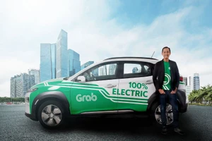 Grab đem xe hơi điện phục vụ khách