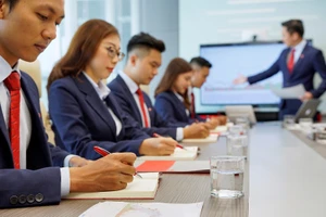 Nhà đầu tư cá nhân tung hàng chục ngàn tỉ mua trái phiếu