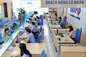 Một số ngân hàng ồ ạt giảm lãi suất, bùng nổ cho vay