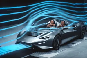 McLaren mui trần chạy tốc độ cao không làm bay tóc lái xe