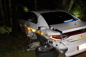 Để xe tự lái, ngồi xem phim và cái kết