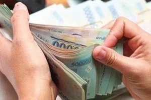 Lãi suất tiết kiệm liên tục giảm vì ngân hàng thừa tiền