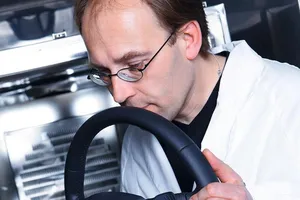 Hãng xe ô tô Đức lập bộ phận chỉ dùng mũi để làm việc