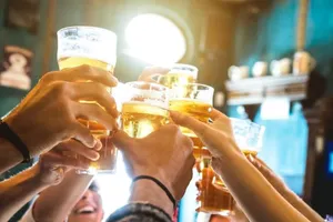 Bất chấp dịch, người Việt vẫn uống 4,4 tỉ lít bia năm 2020