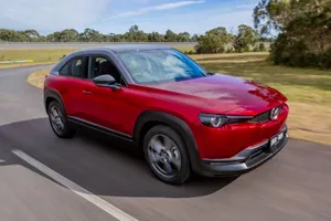 Mazda ra mắt xe điện có giá 597 triệu đồng