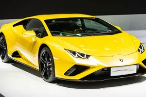 Mọi người đang ồ ạt mua siêu xe vì lý do này