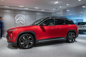 Xe điện Trung Quốc đẹp long lanh giá 1,7 tỉ