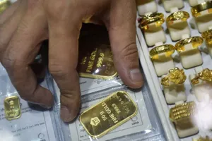 Giá vàng bất ngờ tăng sốc trở lại, cao nhất 1 tháng 