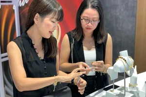 Một đại gia kiếm được 1 tỉ USD nhờ bán vàng độc quyền