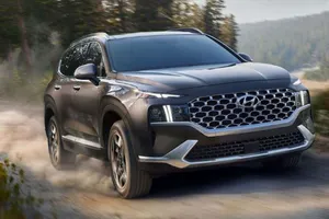 Santa Fe 2021 bất ngờ xuất hiện thêm bản hybrid giá rẻ 