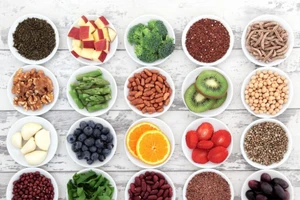 Ăn và uống gì trước và sau khi tiêm vắc xin ngừa COVID-19?