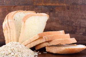 Ăn cơm và bánh mì, loại nào tốt cho sức khỏe hơn?