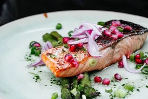 Dịch bệnh ngồi nhà, nếu chỉ ăn cá mỗi ngày chuyện gì xảy ra?